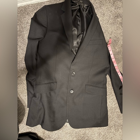 Men’s Kenneth Cole Reaction Suit - Picture 5 of 8